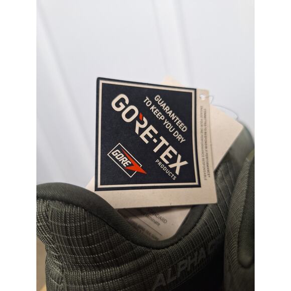 Athletic_Shoes